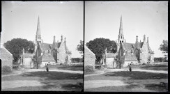 Église bretonne et son calvaire.