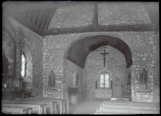 Le chœur de l'église de Ménesqueville (Eure)