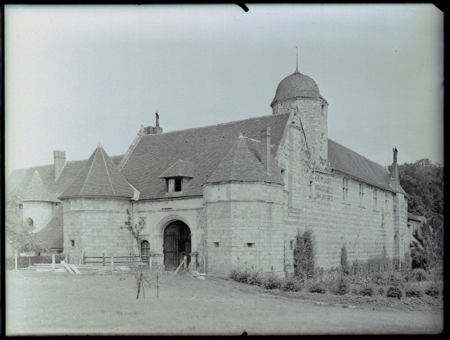 Porche d'entrée du manoir d'Ango de Varengeville-sur-Mer (Seine-Maritime).