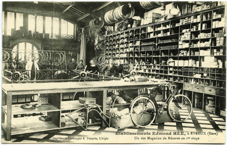 Evreux-Ville. Établissement Edmond Hée - Cycles et Automobiles Rue Joséphine Un des Magasins de Réserve au 1er étage.