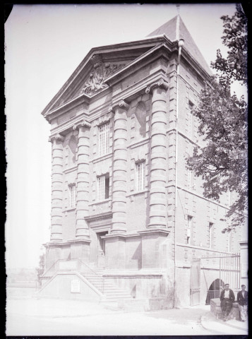 Vieux moulin, actuellement musées Rimbaud et de l'Ardenne de Charleville-Mézières (Ardennes).