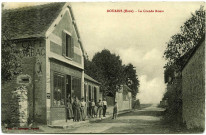 Douains. La Grande Route.