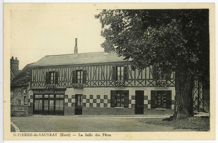 Saint-Pierre-du-Vauvray. La Salle des Fêtes.