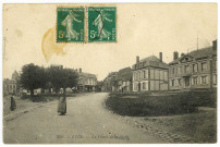 Neuve-Lyre (La). La Place de la Croix.