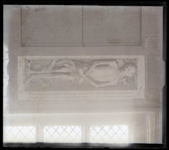 Transi de l'église Saint-Gervais-Saint-Protais de Gisors (Eure).