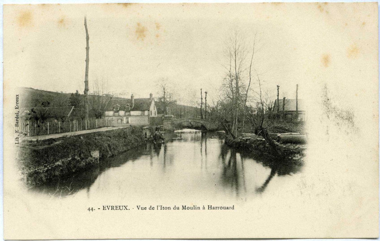 Evreux-Ville. Vue de L'Iton du Moulin à Harrouard.