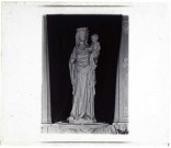 Statue de Vierge à l'enfant en pierre polychrome de l'église Saint-Clair de Sancourt (Eure, France).