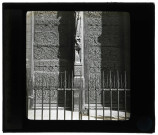 Cathédrale Notre-Dame de Paris, porte Sainte-Anne, peintures anciennes.