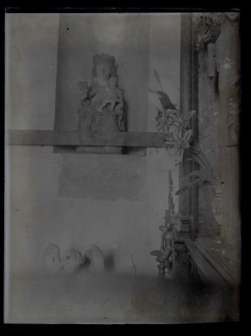 Statue de Vierge à l'Enfant dans l'église Notre-Dame de la Chapelle-Genevray (aujourd'hui La Chapelle-Réanville)