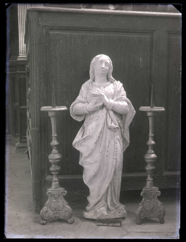 Église de Prey (Eure), statue d'une sainte.