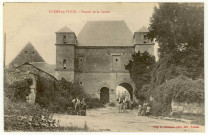 Fours-en-Vexin. Portail de la Ferme.
