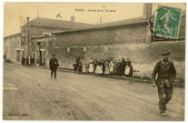 Fains. Sortie de la Verrerie.