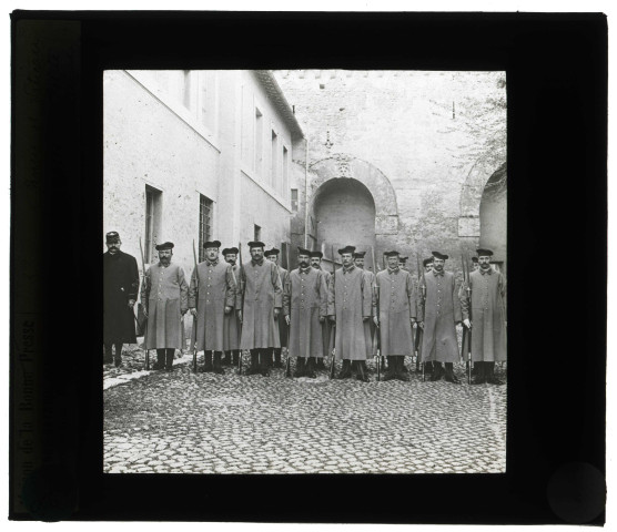 Gardes suisses du Vatican en petite tenue.