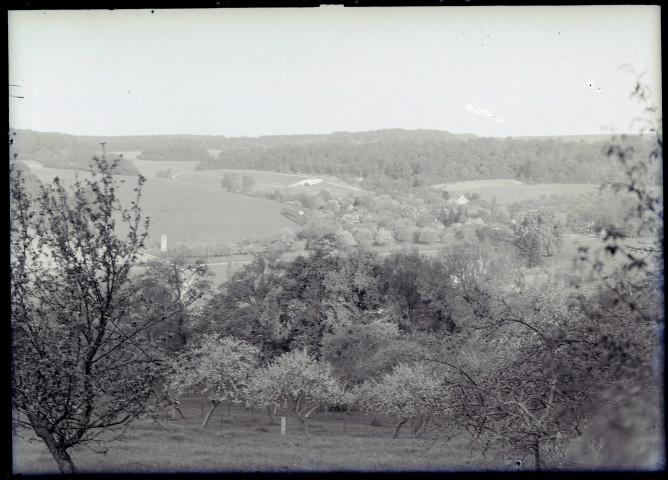 Vue sur le calvaire de Rosay-sur-Lieure (Eure).