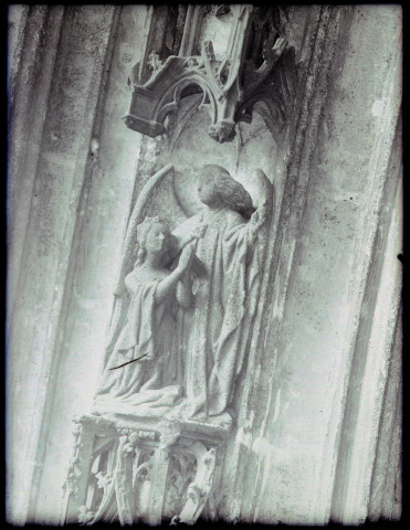 Archivolte de l'église Saint-Maclou de Rouen (Seine-Maritime) représentant l'Annonciation.