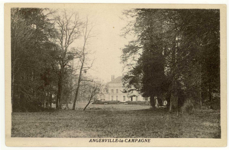 Angerville-la-Campagne. Château.