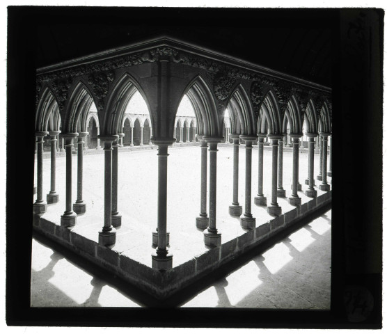 Abbaye du Mont-Saint-Michel (Manche), cloître.