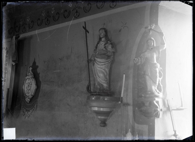 Statues de Sainte-Marthe et de Sainte-Marguerite de l'église de Saint-Pierre-des-Ifs (Eure).