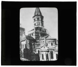 Basilique Notre-Dame-du-Port à Clermont-Ferrand (Puy-de-Dôme), chevet, clocher et transept.