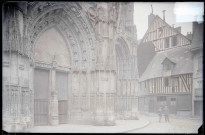 Portail ouest de l'église Notre-Dame de Caudebec-en-Caux (Seine-Maritime).