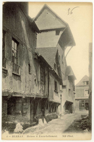 Bernay. Maison à Encorbellement.