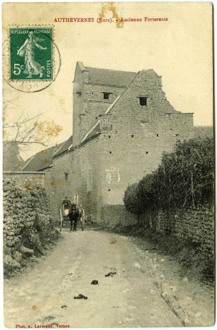 Authevernes. Ancienne Forteresse.