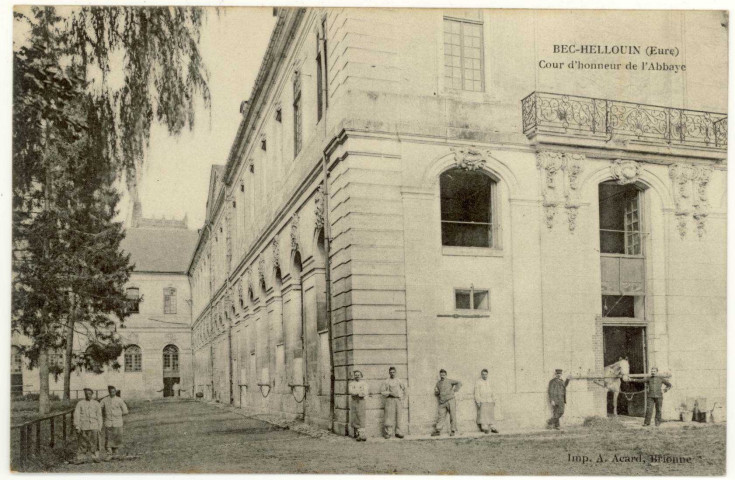 Bec-Hellouin (Le). Cour d'honneur de l'Abbaye.