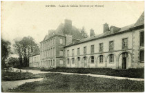 Noyers. Façade du Château (Construit par Mansart).