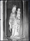 Statue de Vierge à l'enfant en calcaire polychrome, du retable latéral Nord de l'église Saint-Sigismond de Nojeon-en-Vexin (Eure, France).
