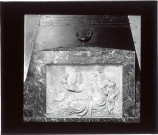 Détail du cénotaphe du curé de Buisson de l'église de Magny-en-Vexin (Val-d'Oise).