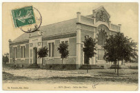 Ezy-sur-Eure. Salle des Fêtes.