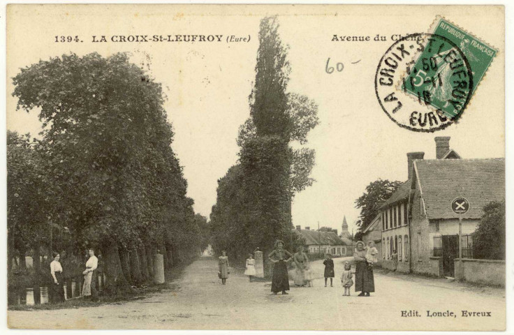 Croix-Saint-Leufroy (La). Avenue du Chêne.