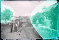 Paysans sur un chemin de Touffreville (Eure).
