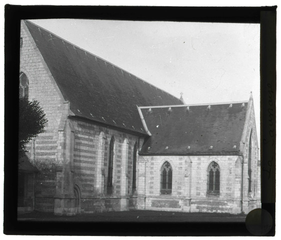 Collégiale Saint-Louis de La Saussaye (Eure), nef et bras sud du transept.