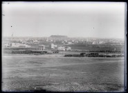 Vue générale de la citadelle, de la gare et de la ville d'Alep (Syrie).