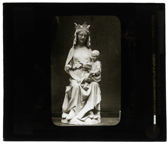 Église de Taverny (Yvelines), Vierge à l'enfant en pierre.
