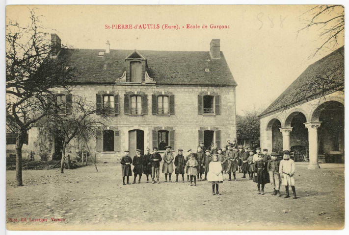Saint-Pierre-d'Autils. Ecole de Garçons.