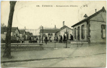Evreux-Ville. Baraquements Militaires.