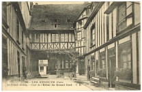 Andelys (Les). Le Grand Andely. - Cour de L'Hôtel du Grand Cerf.