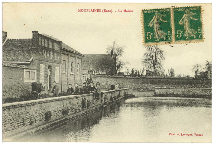 Mouflaines. La Mairie.