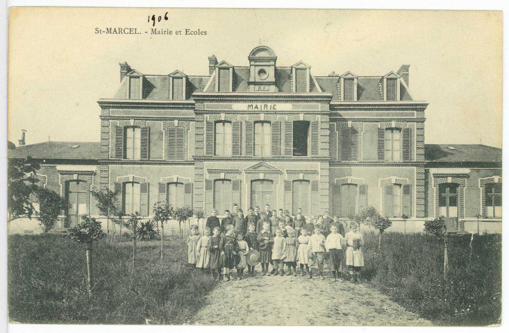 Saint-Marcel. Mairie et Ecoles.