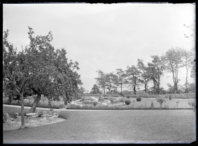 Vue d'ensemble du manoir « le Val fleuri » appartenant à M. Gallier.