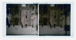 Cour et portail du Palais des Doges de Venise (Italie).