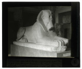 Sphinx égyptien en pierre.