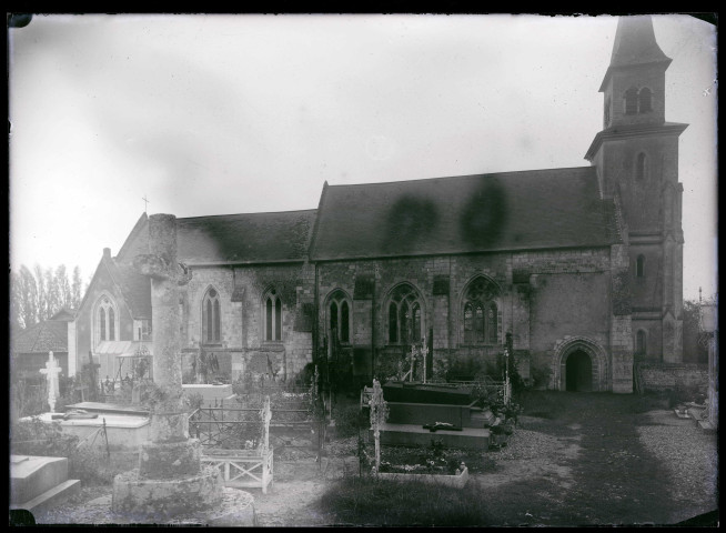 L'église et le cimetière de Berville-sur-Mer (Eure).