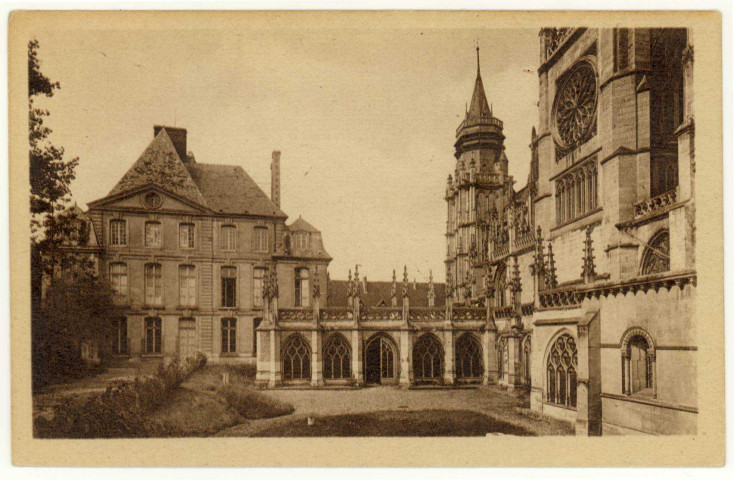 Evreux-Ville. Le Palais Episcopal (XVe s).