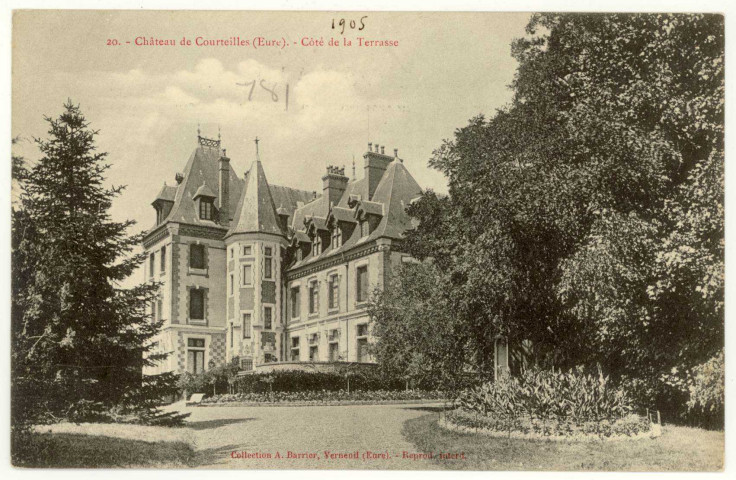 Courteilles. Château de Courteilles- Côté de la terrasse.