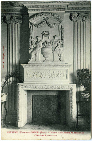 Amfreville-sous-les-Monts. Château de la Ferme de Senneville. - Cheminée Renaissance.