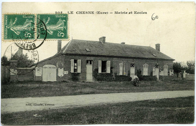 Chesne (Le). Mairie et Écoles.