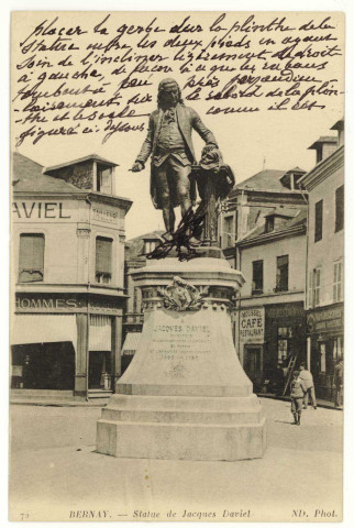 Bernay. Statue de Jacques Daviel.